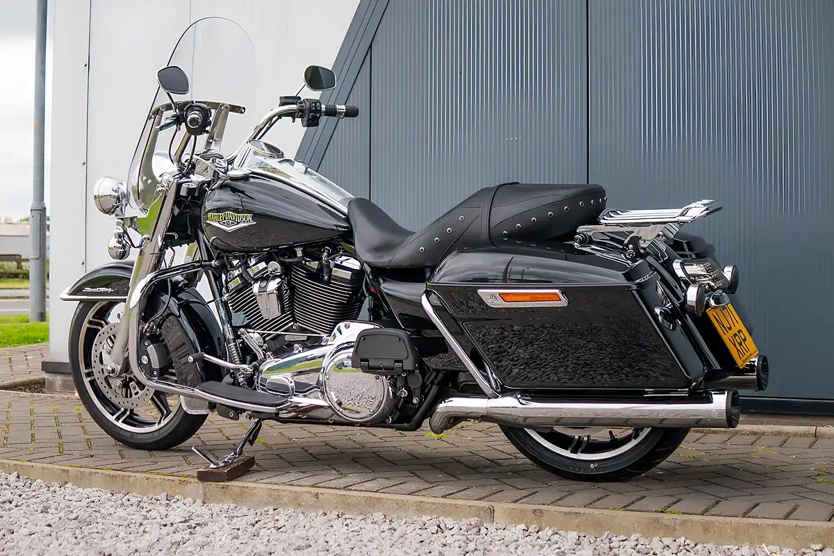 Used 2021 Harley-Davidson Road King Standard Vivid Black - Interior and Exterior details 14