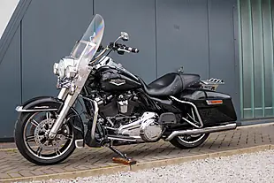 Used 2021 Harley-Davidson Road King Standard Vivid Black - Interior and Exterior details 15