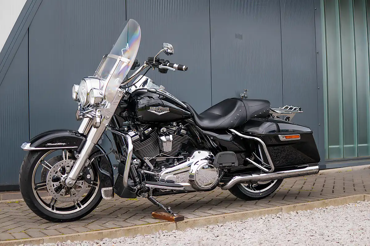 Used 2021 Harley-Davidson Road King Standard Vivid Black - Interior and Exterior details 15