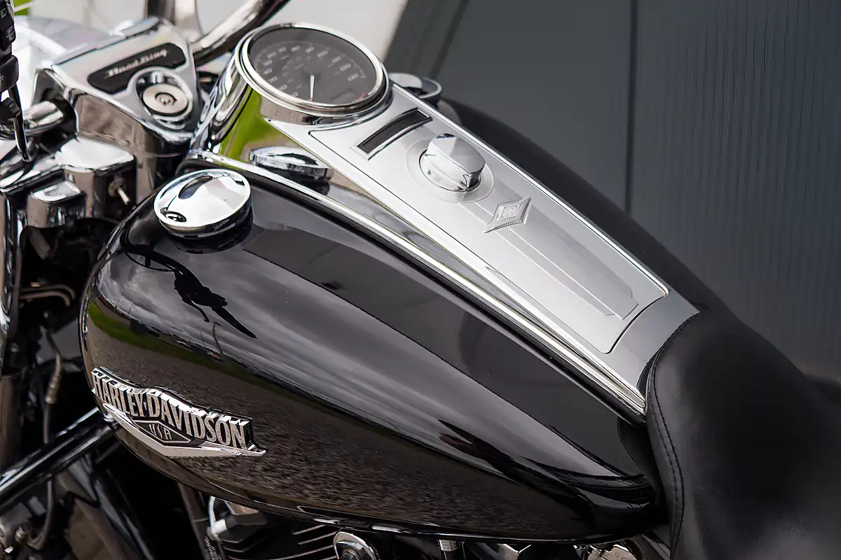 Used 2021 Harley-Davidson Road King Standard Vivid Black - Interior and Exterior details 18