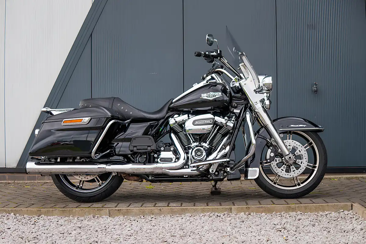 Used 2021 Harley-Davidson Road King Standard Vivid Black - Interior and Exterior details 4