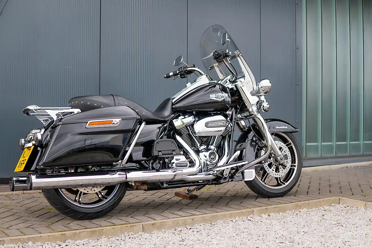 Used 2021 Harley-Davidson Road King Standard Vivid Black - Interior and Exterior details 6