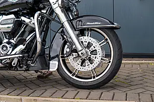 Used 2021 Harley-Davidson Road King Standard Vivid Black - Interior and Exterior details 8