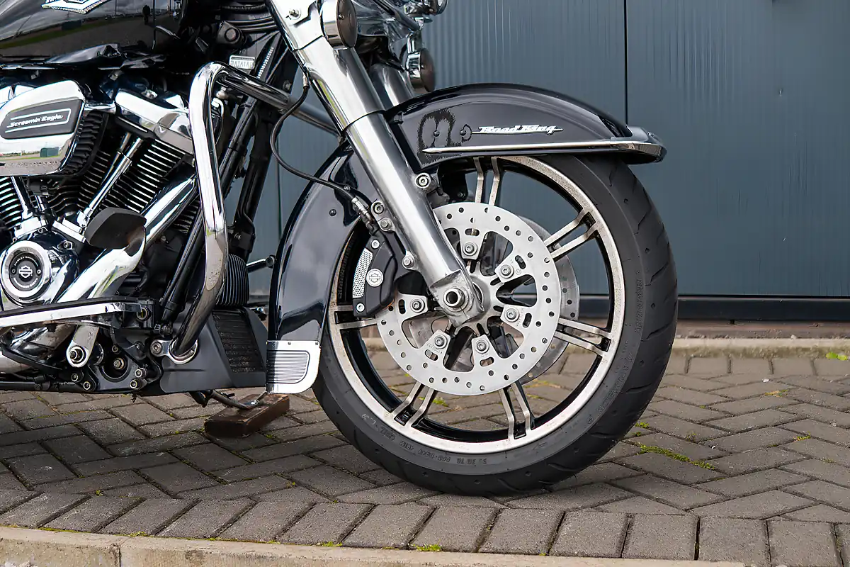 Used 2021 Harley-Davidson Road King Standard Vivid Black - Interior and Exterior details 8