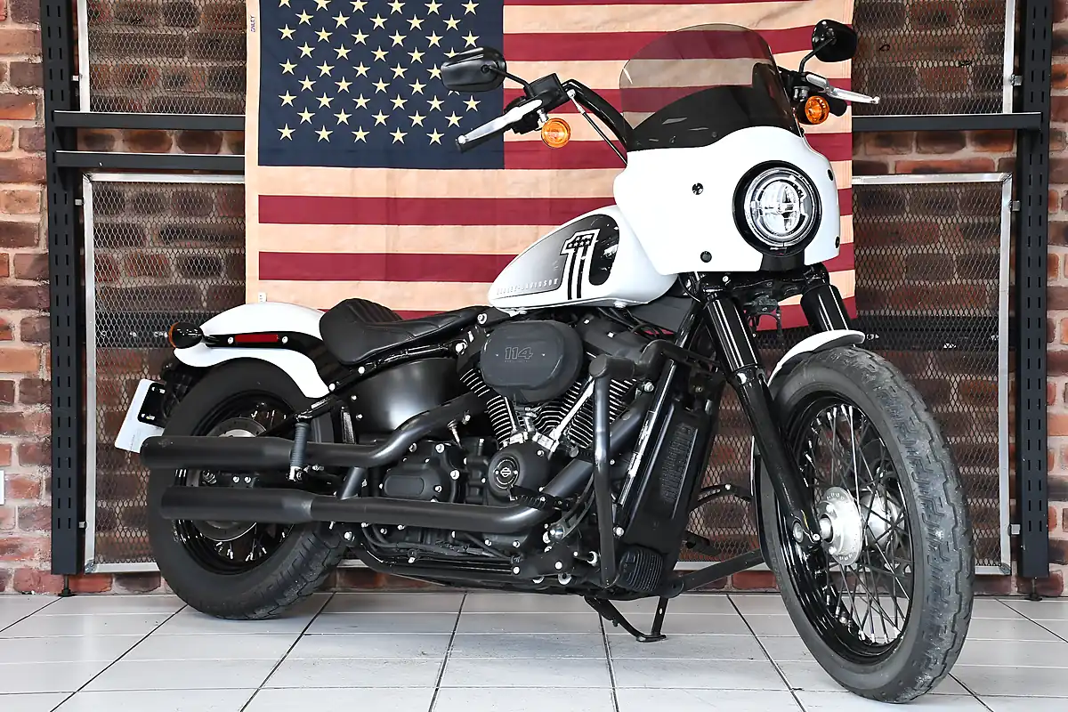 Used 2021 Harley-Davidson Softail Fxbbs Street Bob White - Front View