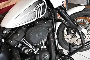 Used 2021 Harley-Davidson Softail Fxbbs Street Bob White - Interior and Exterior details 5