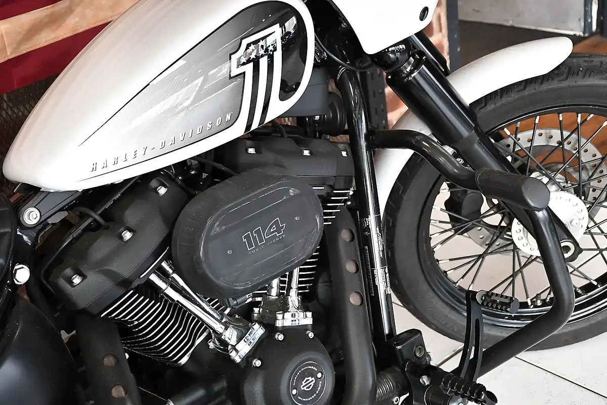 Used 2021 Harley-Davidson Softail Fxbbs Street Bob White - Interior and Exterior details 5