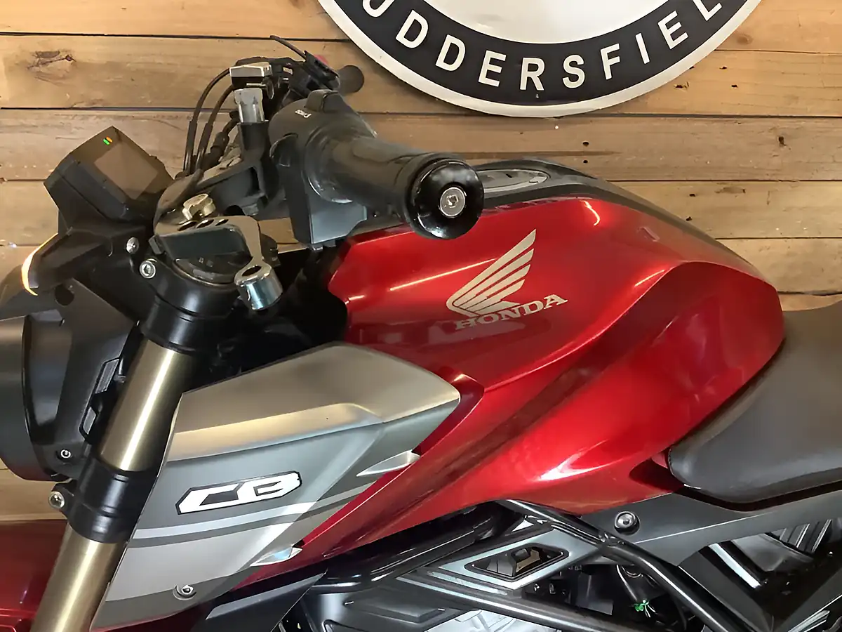 Used 2021 Honda Cb R Red - Interior and Exterior details 11