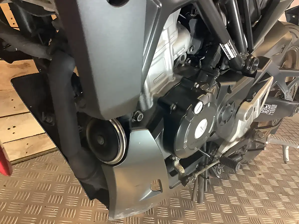 Used 2021 Honda Cb R Red - Interior and Exterior details 13