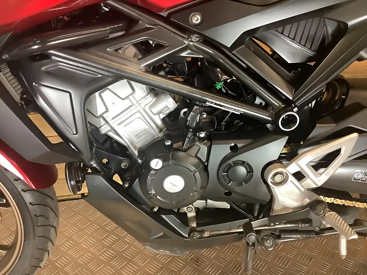 Used 2021 Honda Cb R Red - Interior and Exterior details 14