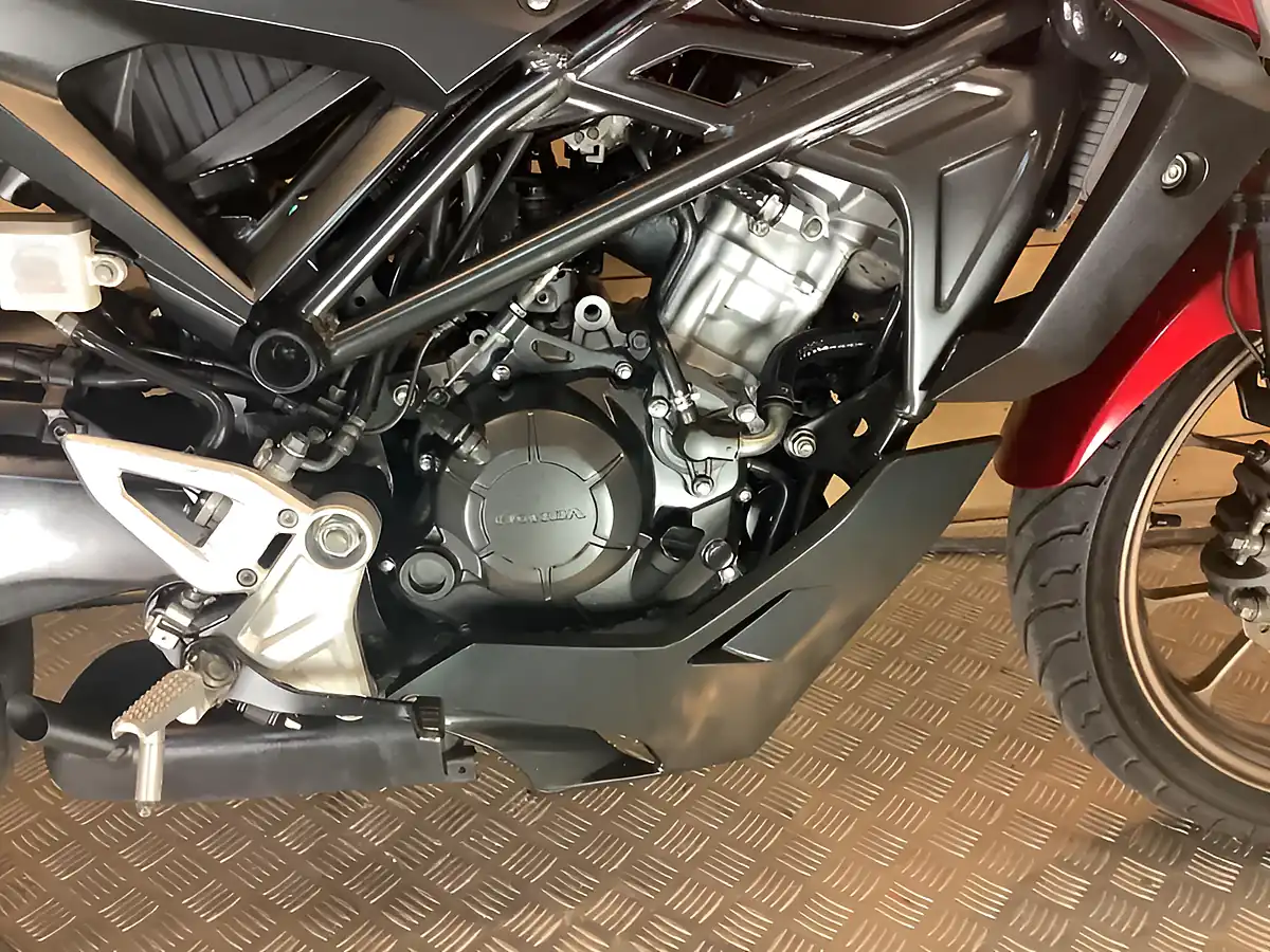 Used 2021 Honda Cb R Red - Interior and Exterior details 15
