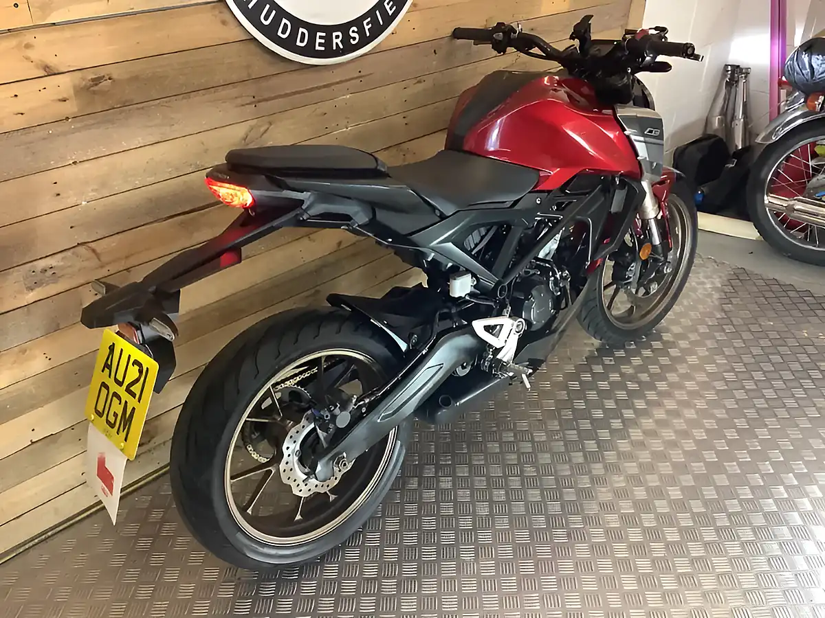 Used 2021 Honda Cb R Red - Interior and Exterior details 4