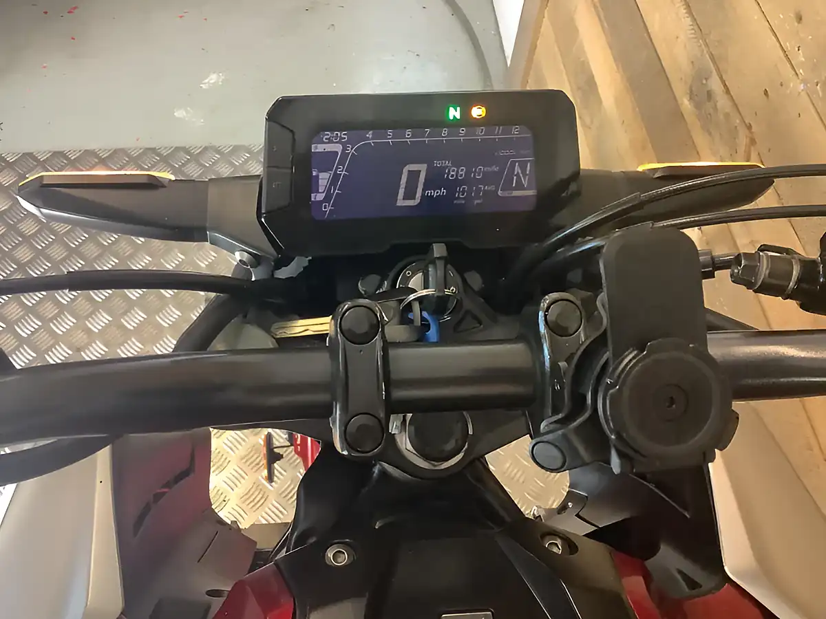 Used 2021 Honda Cb R Red - Interior and Exterior details 7
