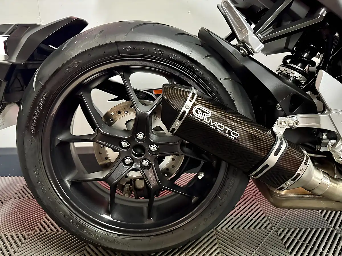 Used 2021 Honda CB1000R Naked Red - Interior and Exterior details 10