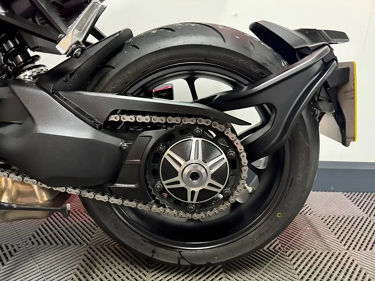 Used 2021 Honda CB1000R Naked Red - Interior and Exterior details 16