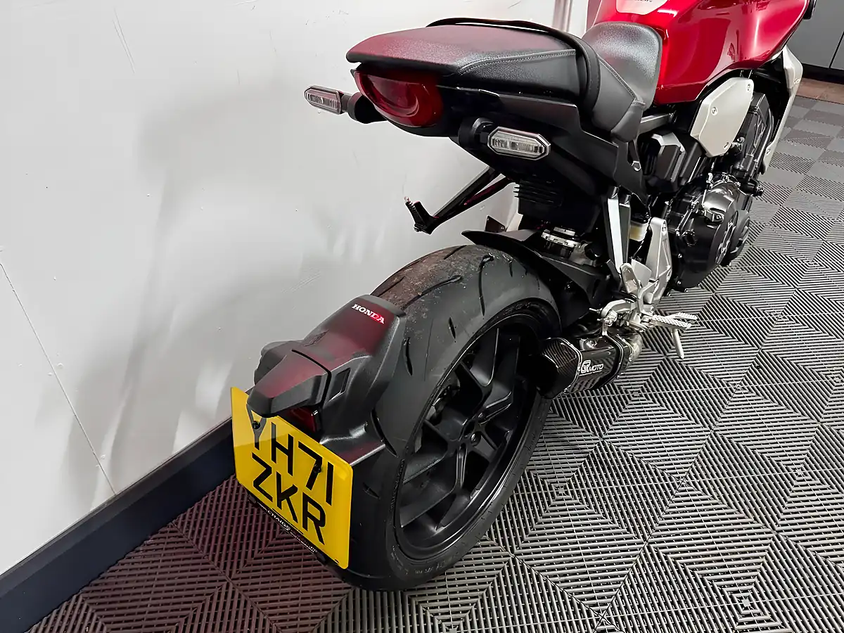 Used 2021 Honda CB1000R Naked Red - Interior and Exterior details 18