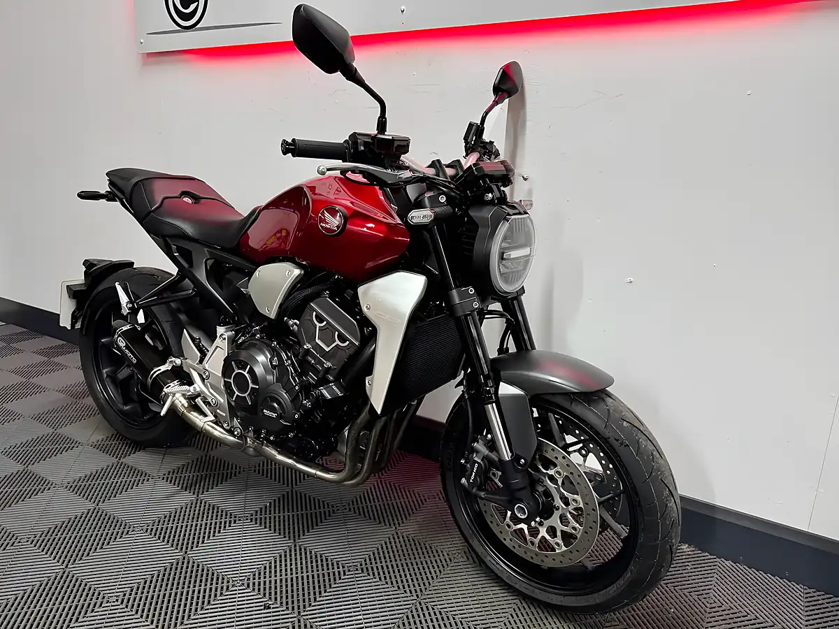 Used 2021 Honda CB1000R Naked Red - Interior and Exterior details 4