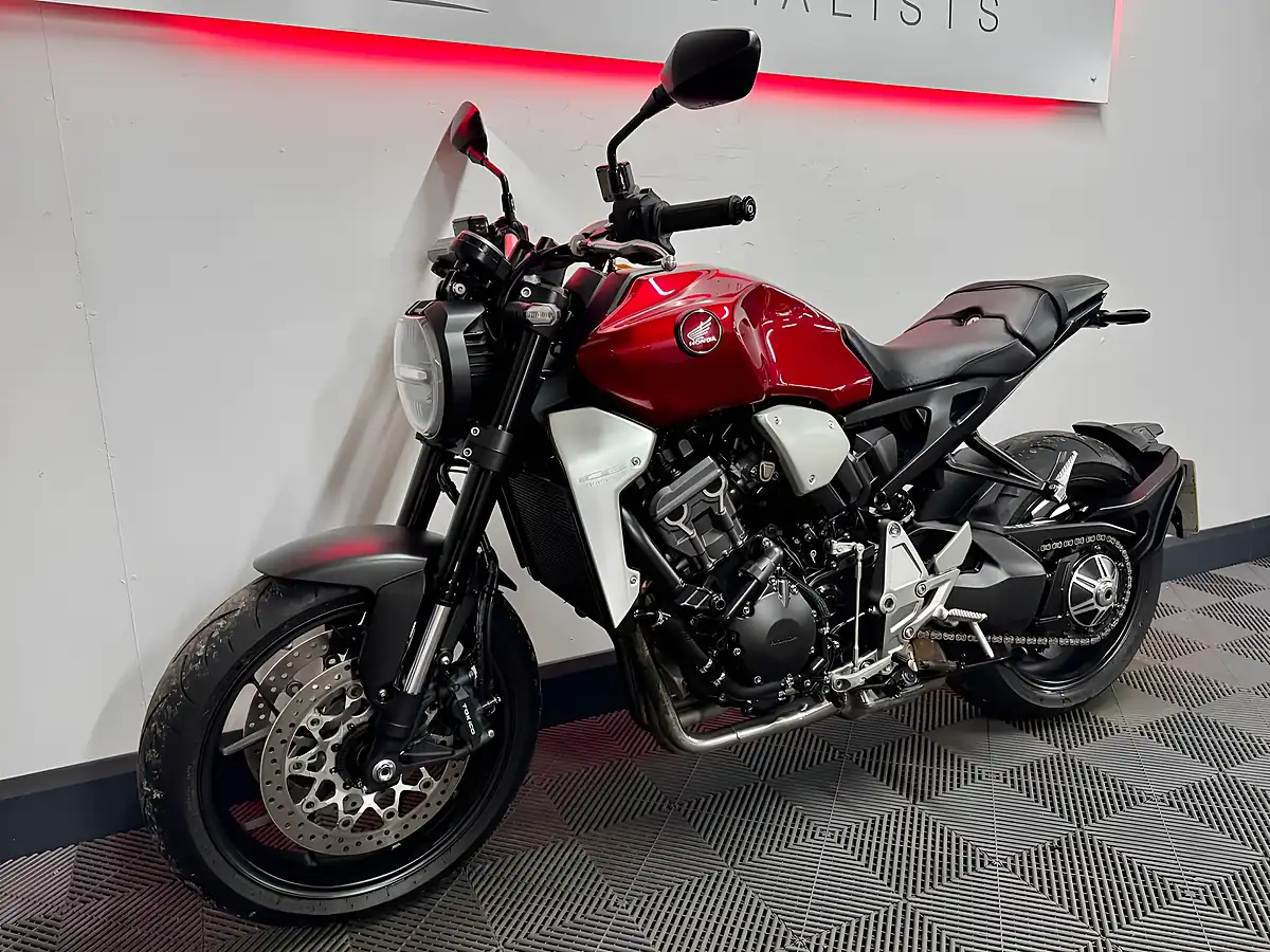 Used 2021 Honda CB1000R Naked Red - Interior and Exterior details 7