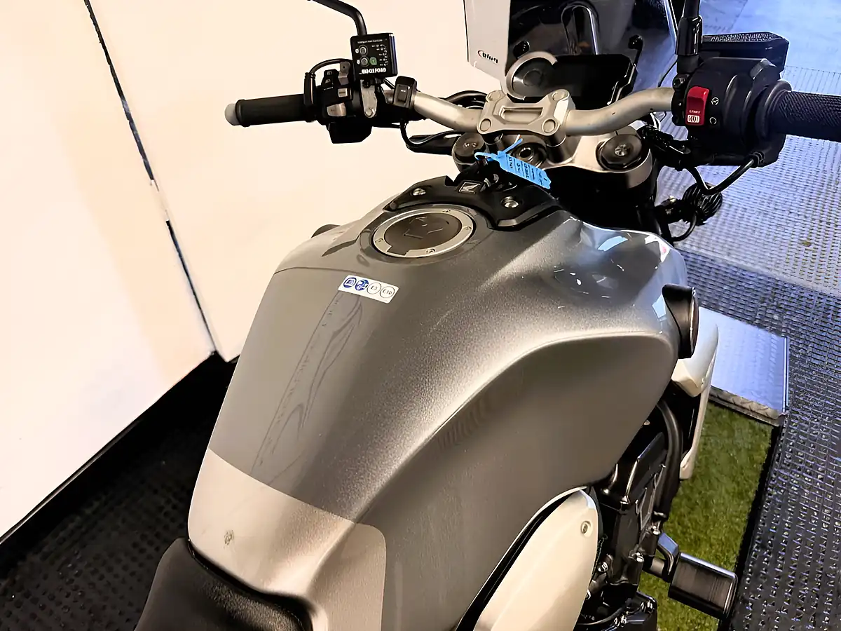 Used 2021 Honda CB1000R Neo Sport Silver - Interior and Exterior details 8