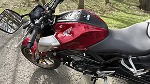 Used 2021 Honda CB125R Red - Interior and Exterior details 14