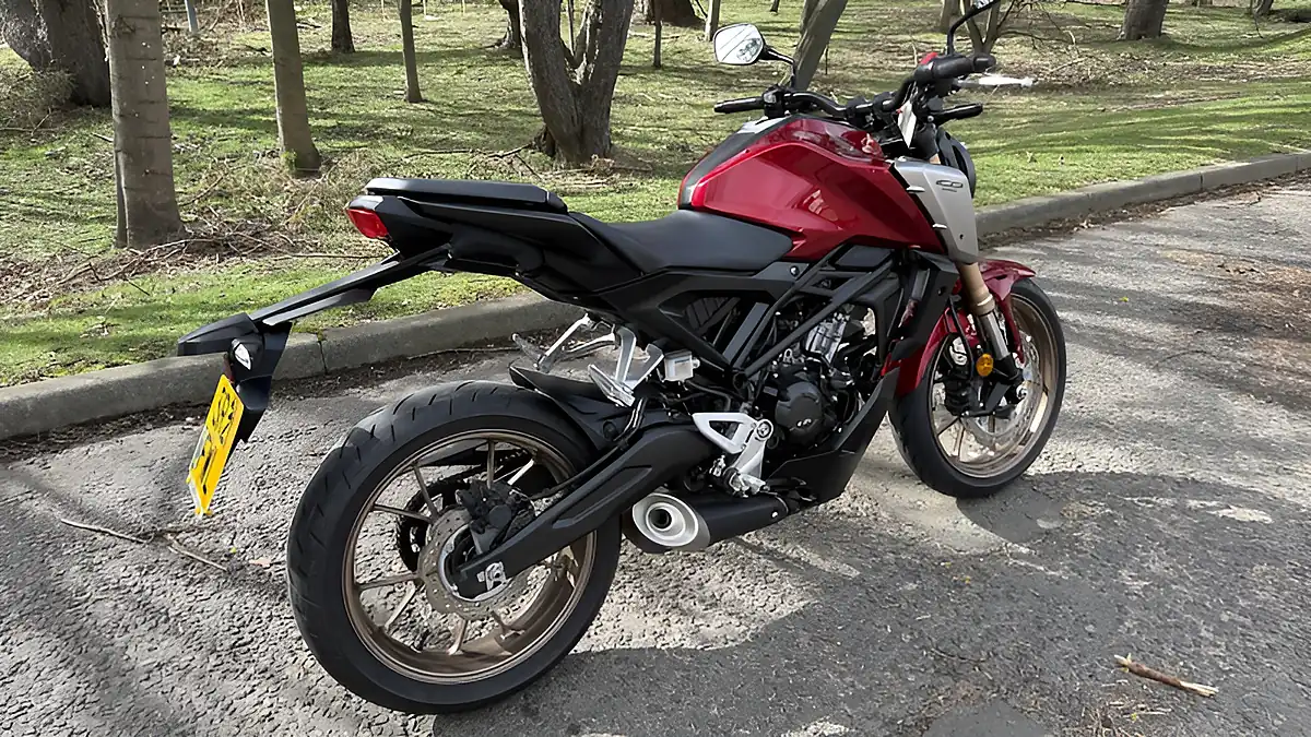 Used 2021 Honda CB125R Red - Interior and Exterior details 4