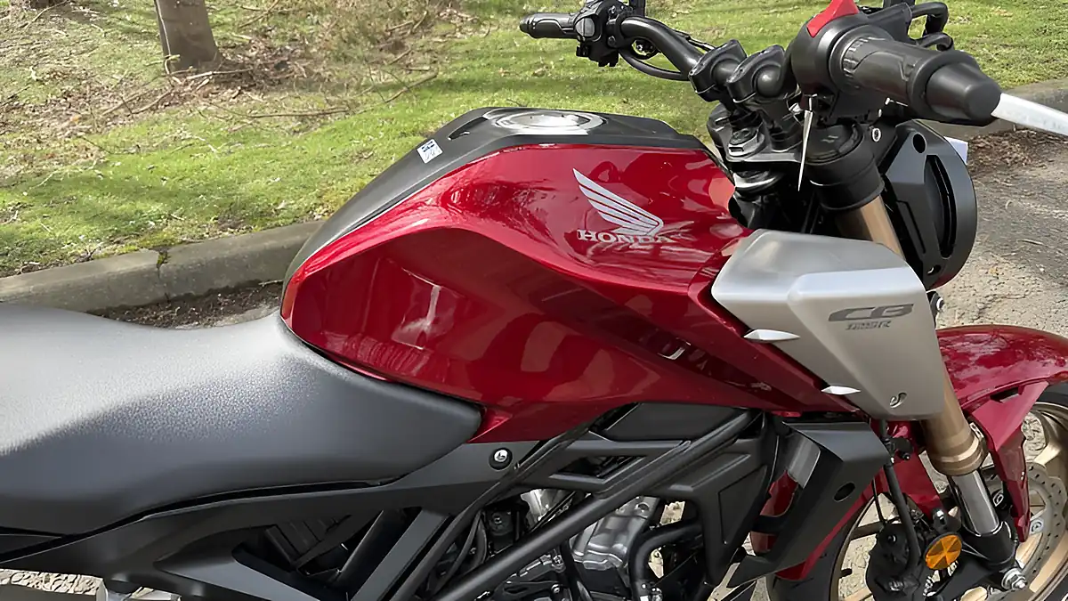 Used 2021 Honda CB125R Red - Interior and Exterior details 7