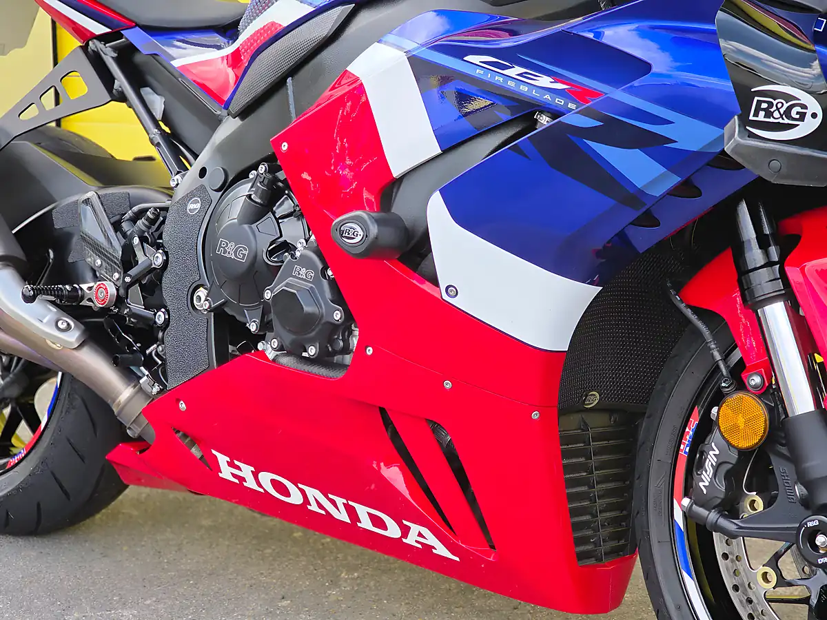 Used 2021 Honda CBR1000RR-R Fireblade Red - Interior and Exterior details 11