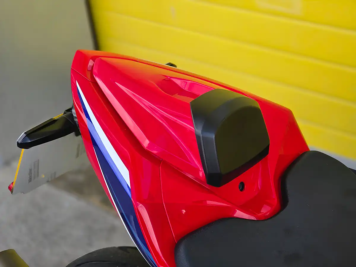 Used 2021 Honda CBR1000RR-R Fireblade Red - Interior and Exterior details 13