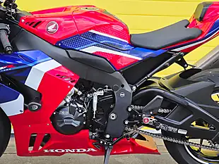 Used 2021 Honda CBR1000RR-R Fireblade Red - Interior and Exterior details 15