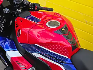 Used 2021 Honda CBR1000RR-R Fireblade Red - Interior and Exterior details 17
