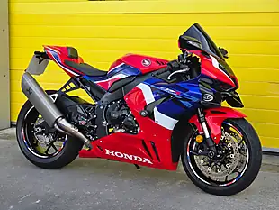 Used 2021 Honda CBR1000RR-R Fireblade Red - Interior and Exterior details 3