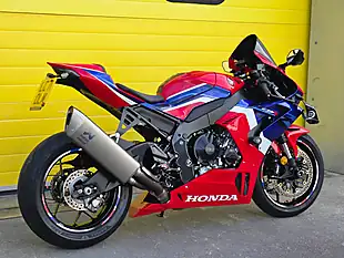 Used 2021 Honda CBR1000RR-R Fireblade Red - Interior and Exterior details 4