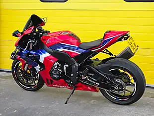 Used 2021 Honda CBR1000RR-R Fireblade Red - Interior and Exterior details 6