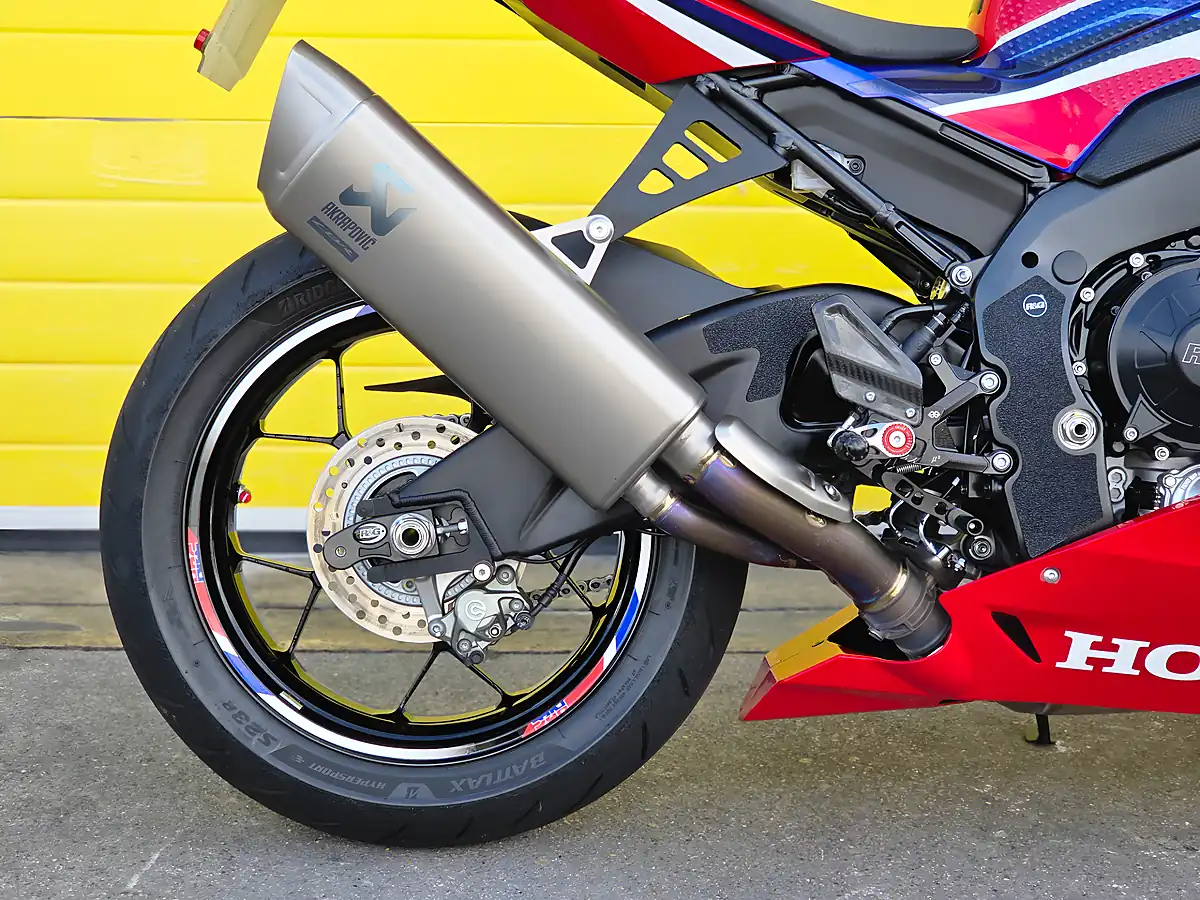 Used 2021 Honda CBR1000RR-R Fireblade Red - Interior and Exterior details 8