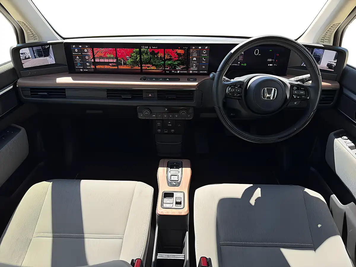 Used 2021 Honda E Advance White - Interior and Exterior details 10