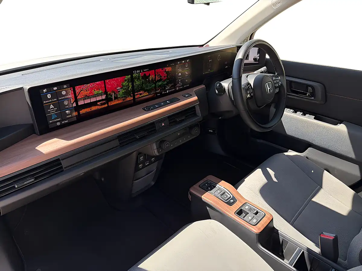 Used 2021 Honda E Advance White - Interior and Exterior details 11