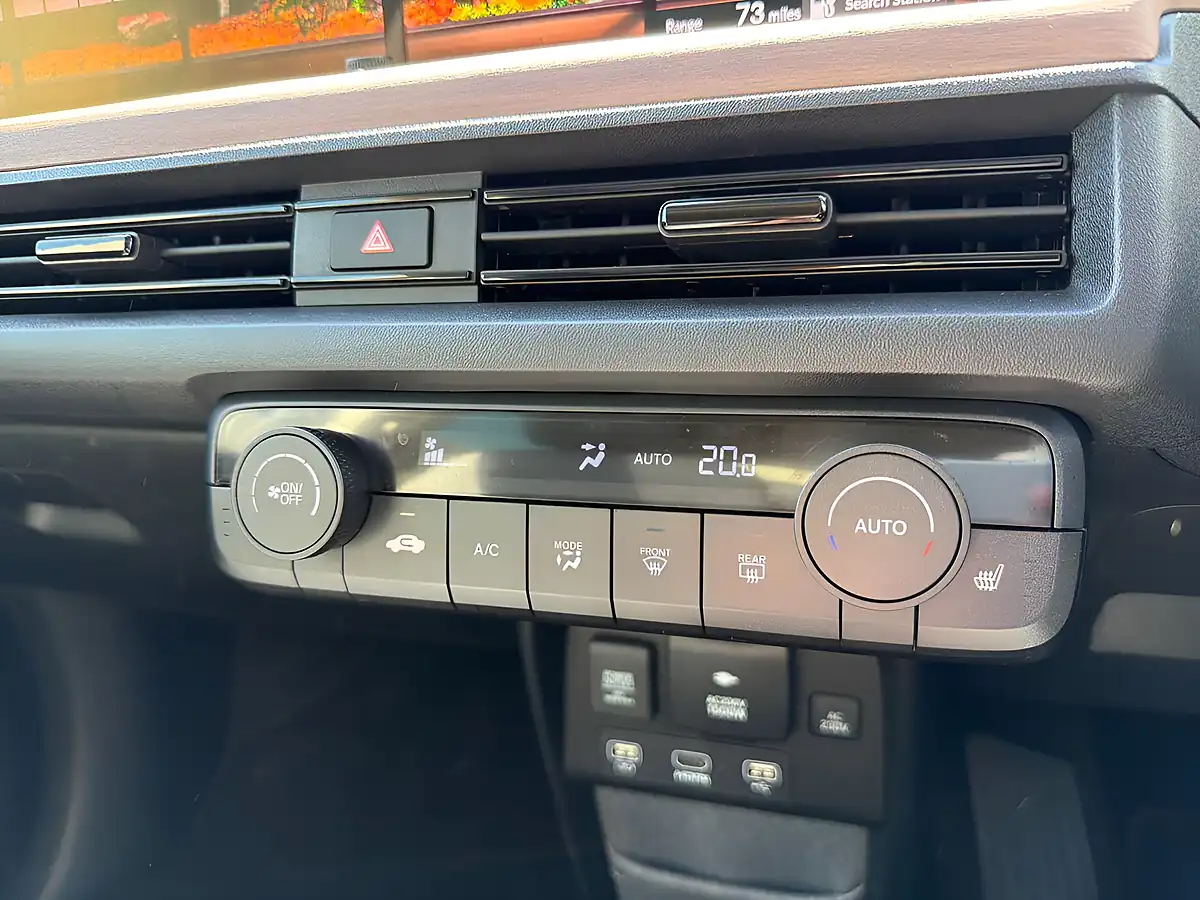 Used 2021 Honda E Advance White - Interior and Exterior details 13