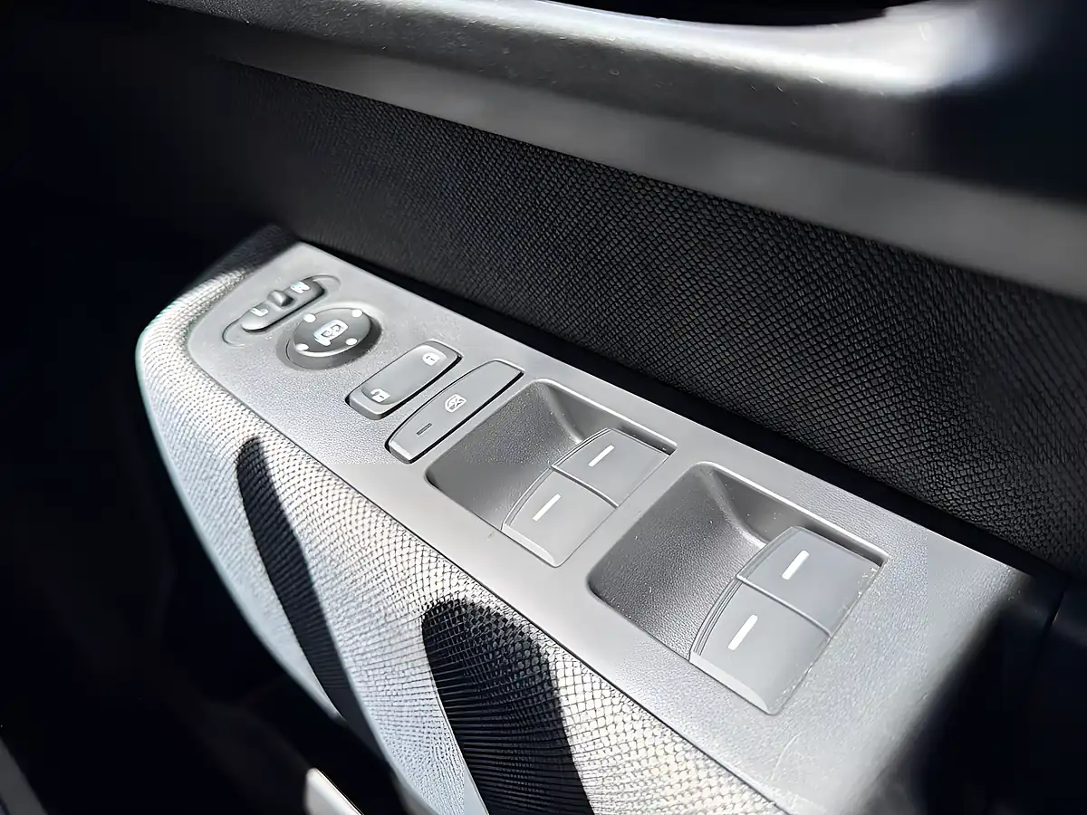 Used 2021 Honda E Advance White - Interior and Exterior details 14