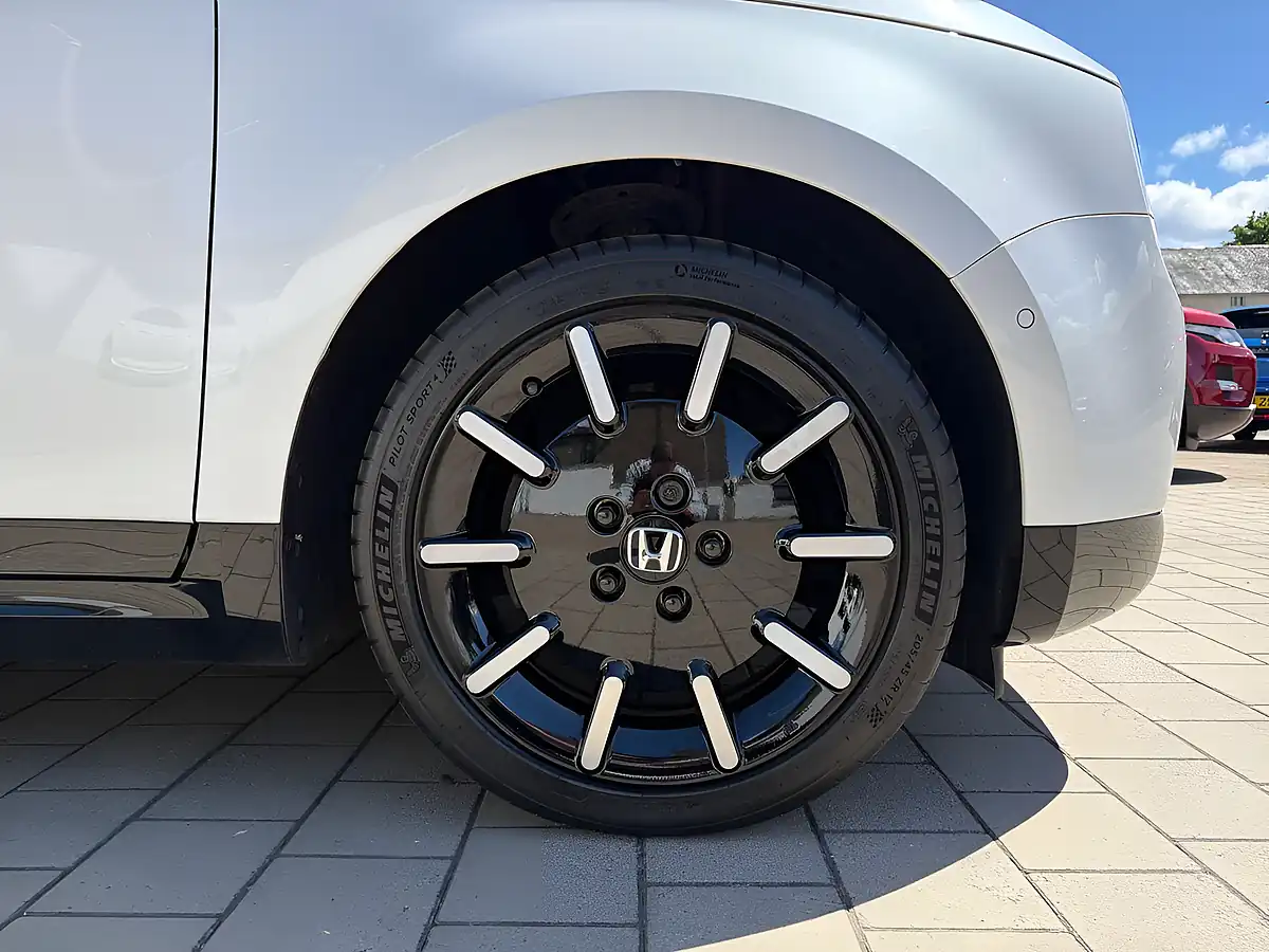 Used 2021 Honda E Advance White - Interior and Exterior details 7