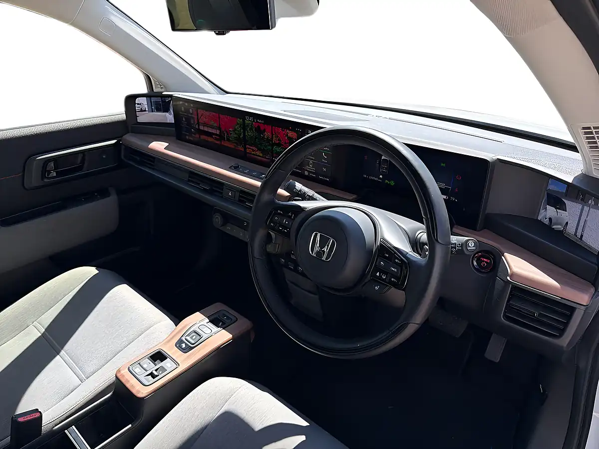 Used 2021 Honda E Advance White - Interior and Exterior details 8
