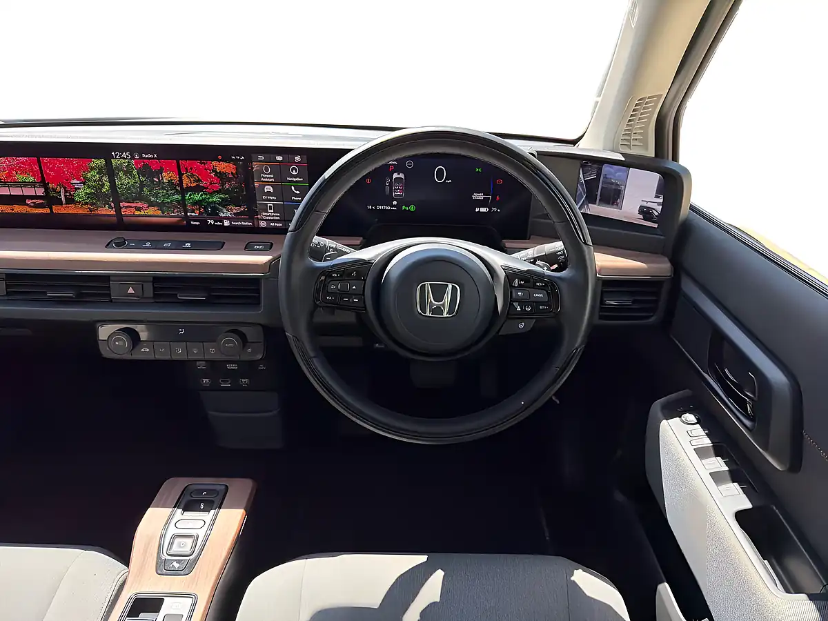 Used 2021 Honda E Advance White - Interior and Exterior details 9
