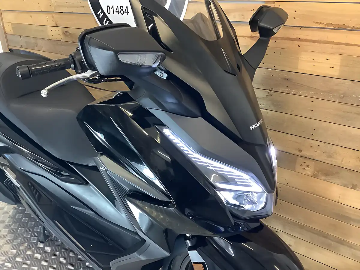 Used 2021 Honda Forza Maxi Black - Interior and Exterior details 10
