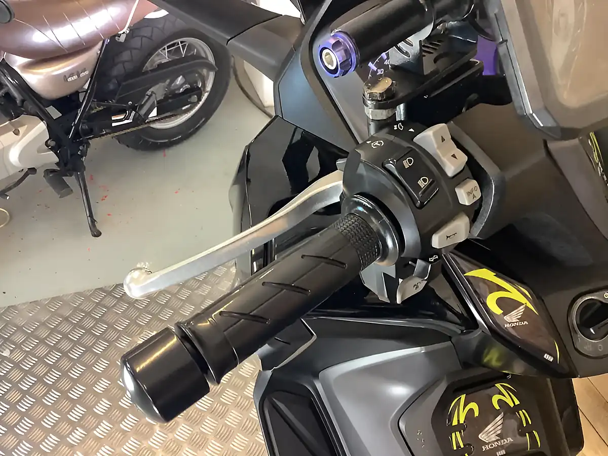 Used 2021 Honda Forza Maxi Black - Interior and Exterior details 12