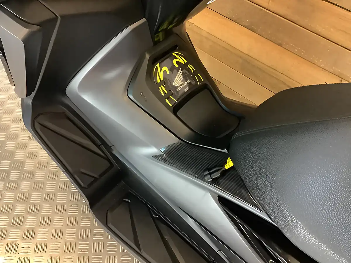 Used 2021 Honda Forza Maxi Black - Interior and Exterior details 19