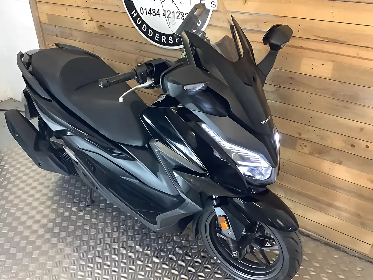 Used 2021 Honda Forza Maxi Black - Interior and Exterior details 5