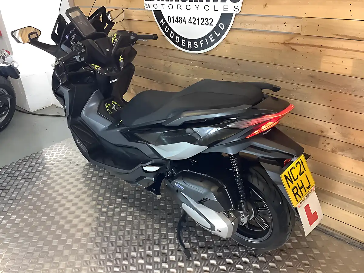Used 2021 Honda Forza Maxi Black - Interior and Exterior details 6
