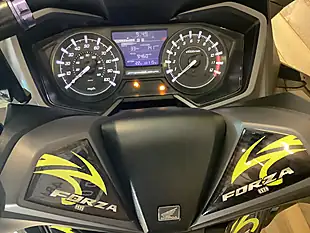 Used 2021 Honda Forza Maxi Black - Interior and Exterior details 7