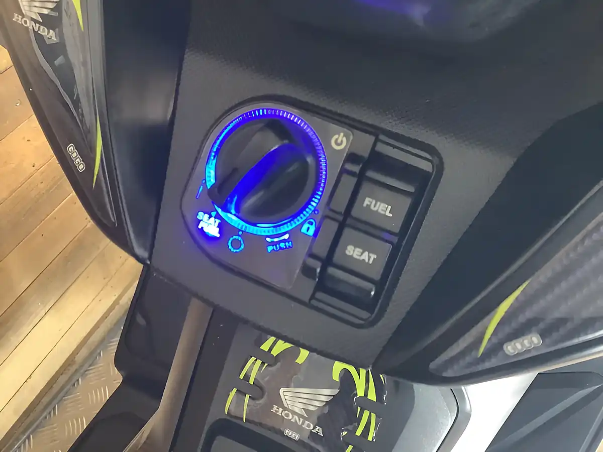 Used 2021 Honda Forza Maxi Black - Interior and Exterior details 8