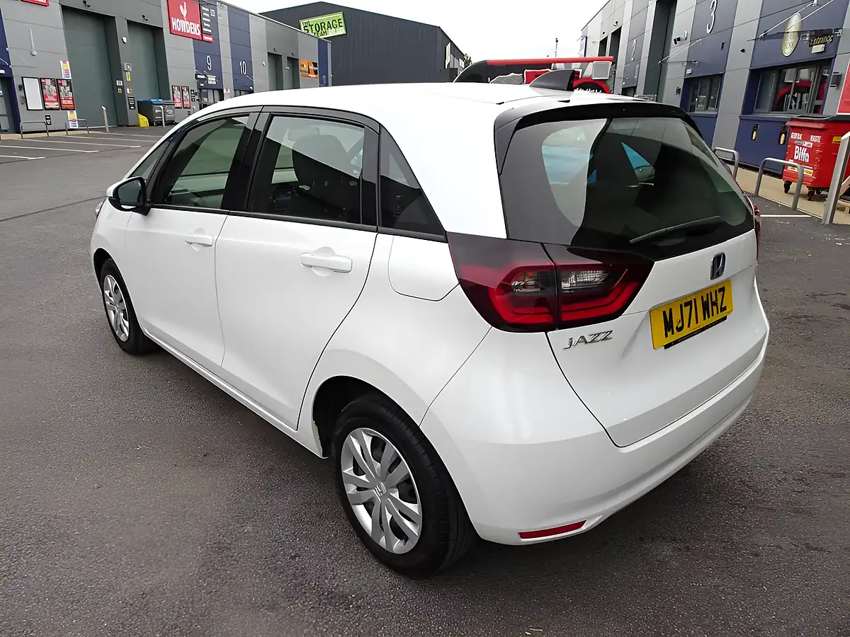 Used 2021 Honda Jazz Se Platinum White - Interior and Exterior details 10