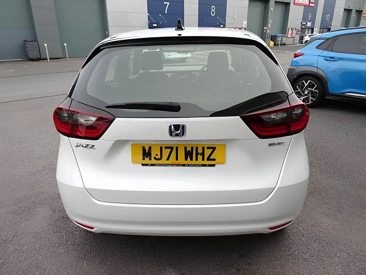 Used 2021 Honda Jazz Se Platinum White - Interior and Exterior details 11